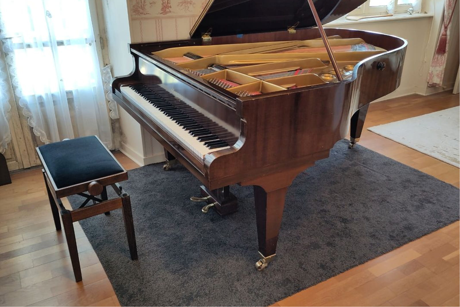 Piano à queue Gaveau en bois en vente