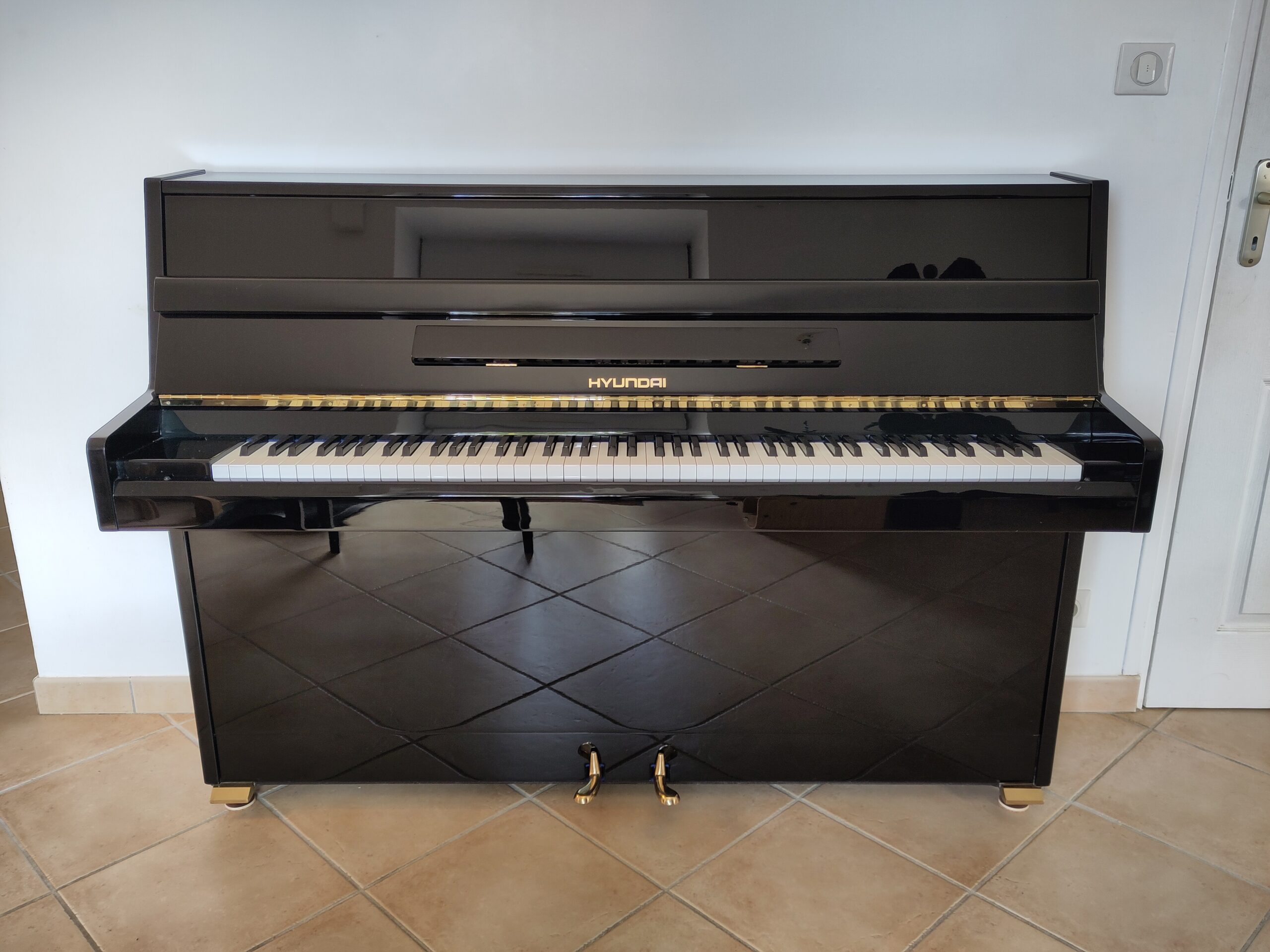 Piano Droit Hyundai en vente